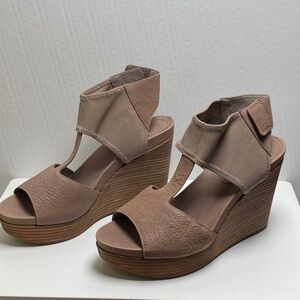 Eileen Fisher size 8 1/2 taupe leather wedge sandals. NWOT